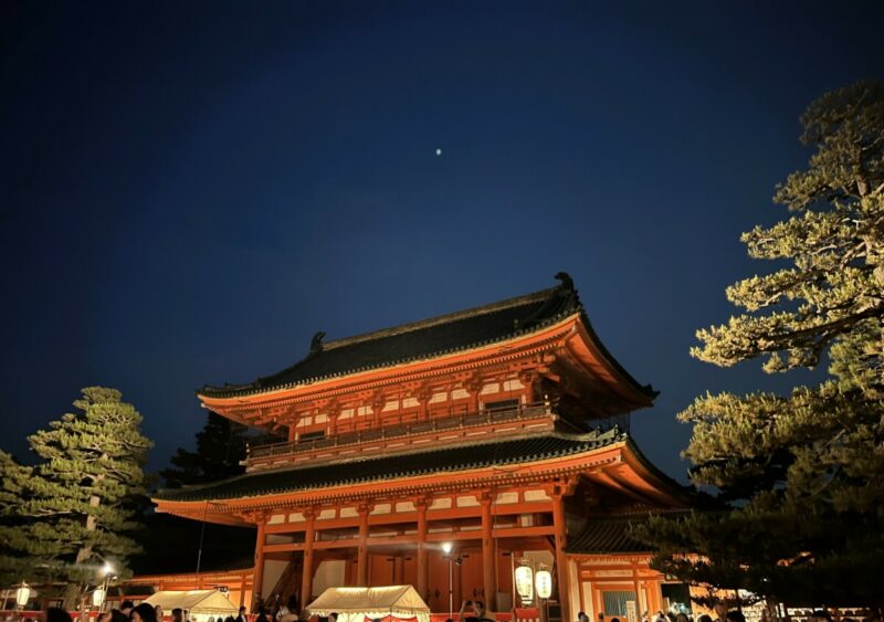 初めての薪能。五感で楽しむ平安神宮の幻想的な夜